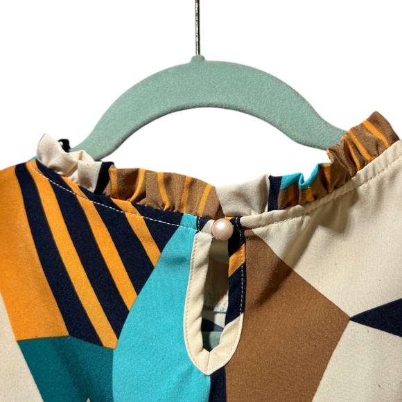 Color Block Neck Ruffle and Faux Pearl back button Blouse Size M - Picture 3 of 7
